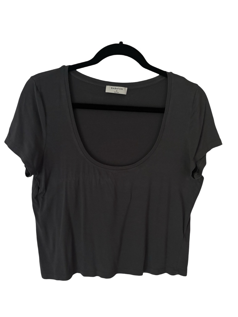 Babaton Charcoal Scoop Neck Short Sleeve Crop Tee